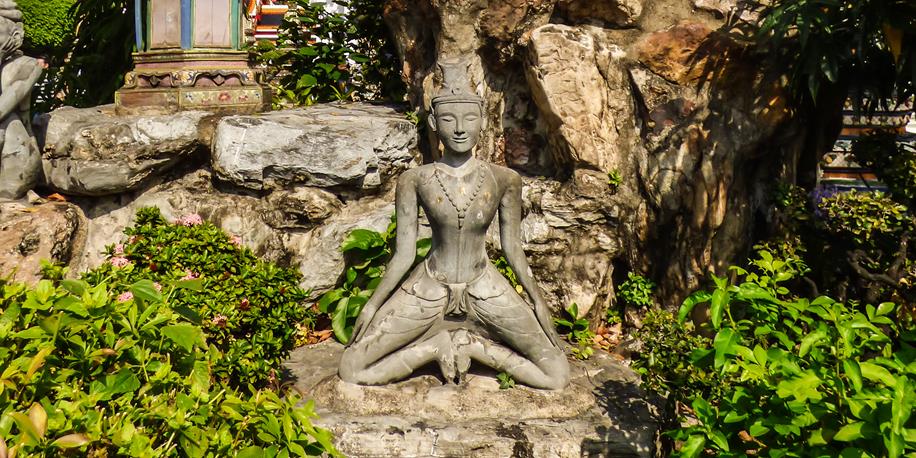 Reusi Datton statue at Wat Pho temple grounds in Bangkok