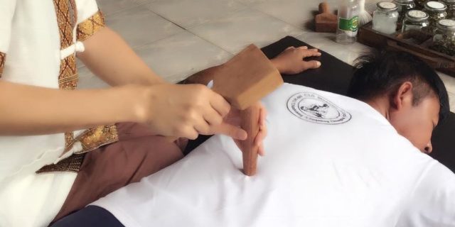 Thai Tok Sen Hammer Massage in Thailand