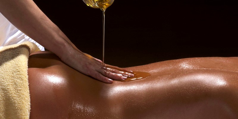 Vishesh Massage | Vigorous Abhyanga Oil Massage