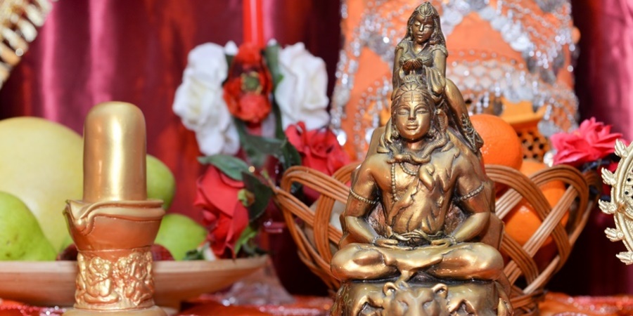 Lingam statue