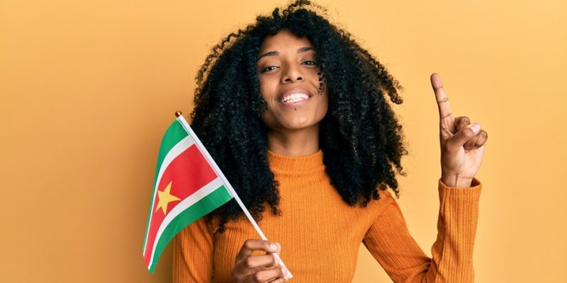 Suriname | Kon Libi a no Kon Tan