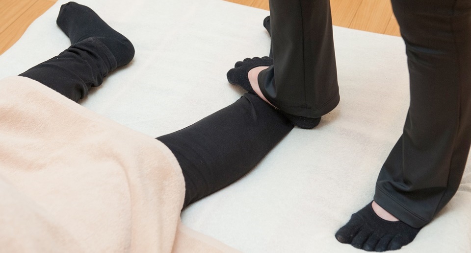 Ashiatsu Barefoot Massage Techniques