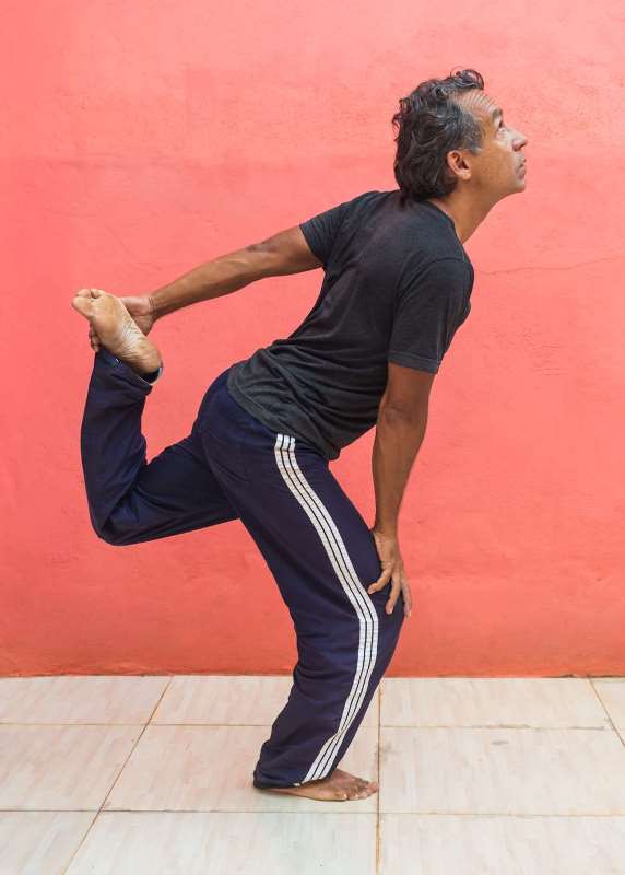 Thai Yoga Quadriceps Stretches | Reusi Dat Ton