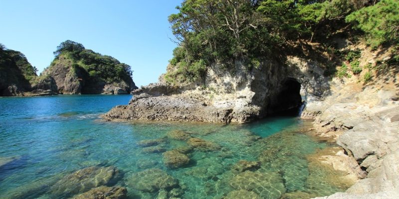 Coasteering | Hiking and Swimming Along the Tidal Coastline