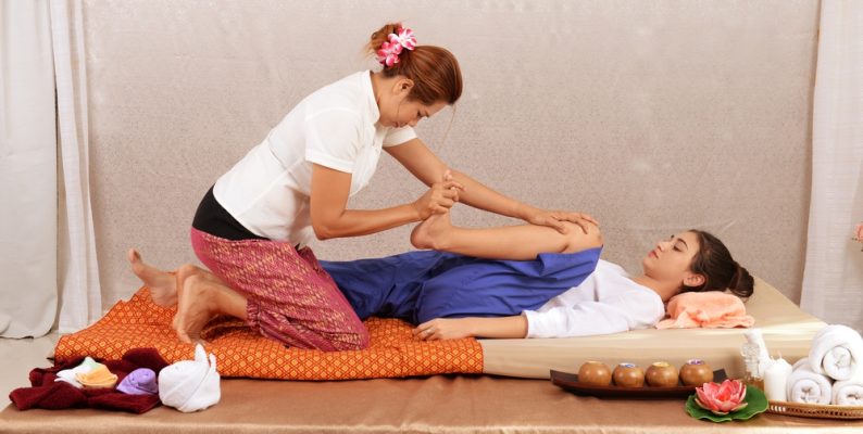 Knee Pain Treatment with Thai Massage Techniques