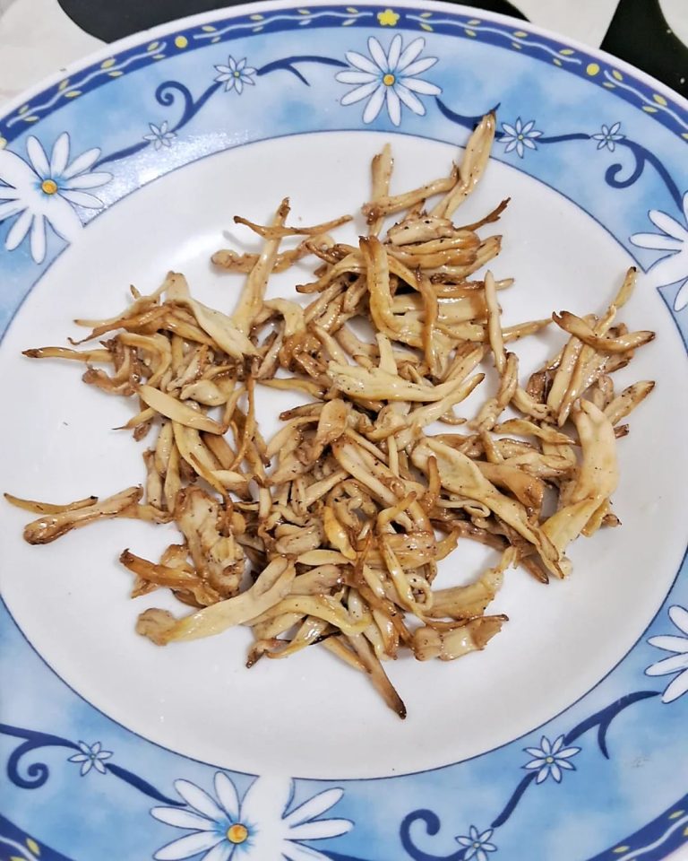 Clavulina rugosa mushrooms after being sautéed, I added just a little salt and black pepper