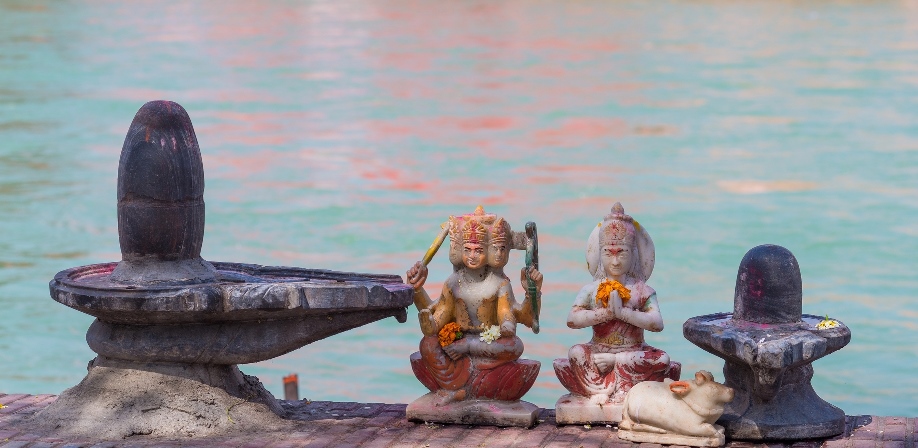 Lingam statues in Tantra