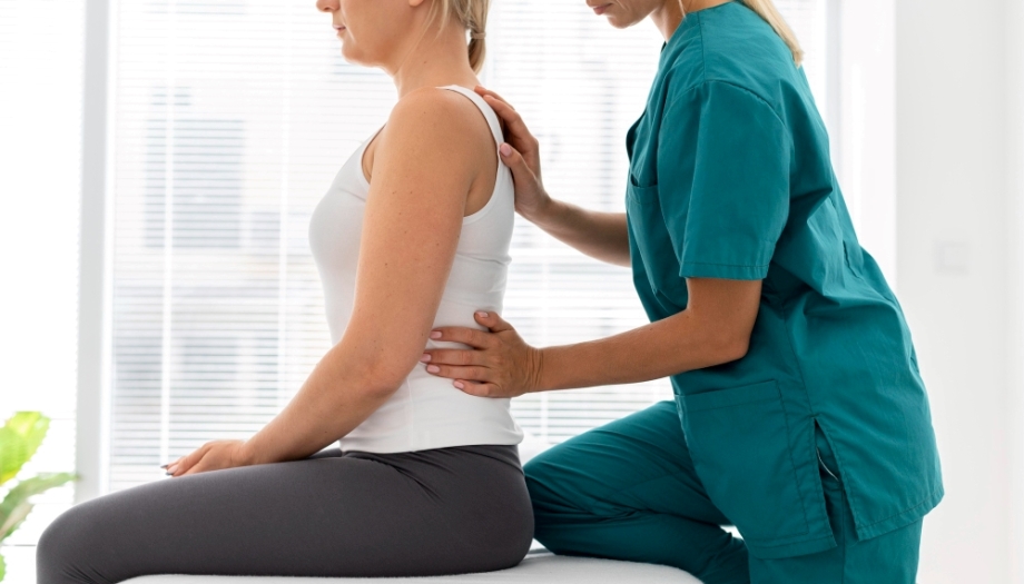 Woman gets her spine inspected by physiotherapists