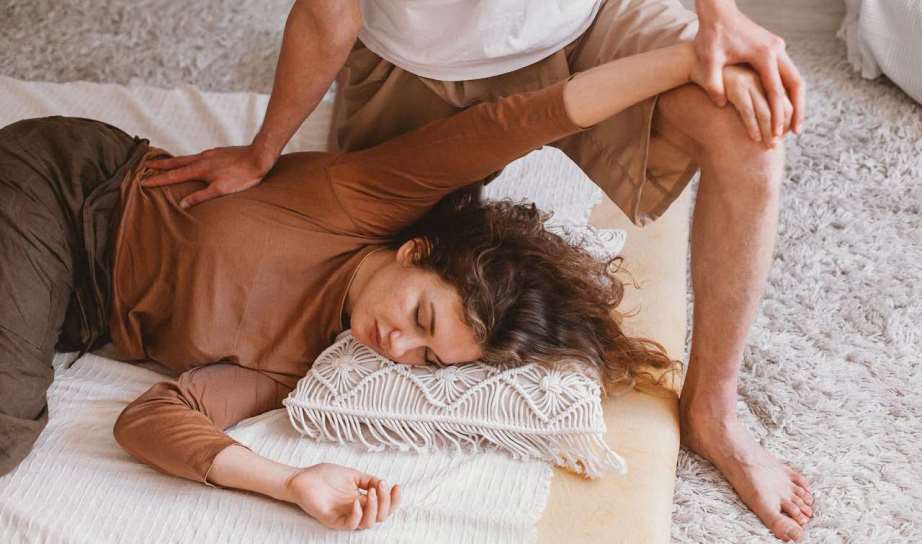 Somatic therapy and massage on the floor mat