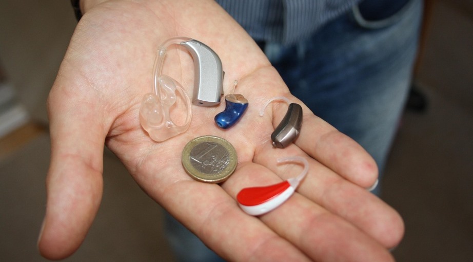 Hearing aids comparison size