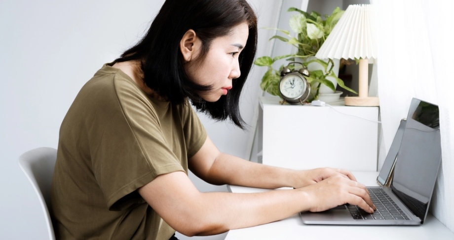 Woman on chair slouching behind the computer