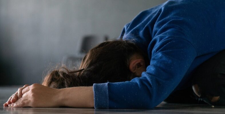 How to Feel the Body Without Forcing It: A Somatic Approach