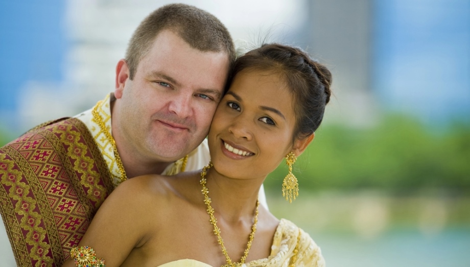 Geomaxxing - Why Men Look for Relationships Abroad Mixed couple - Westerner and Asian